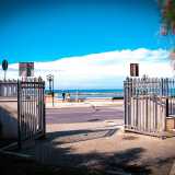 L�ampio parco, affacciato sull�Adriatico e attrezzato con aree giochi...